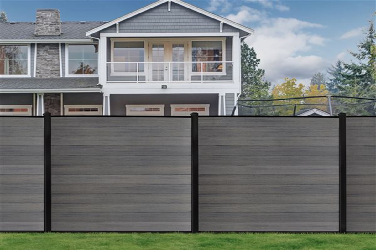 Clôture composite grise