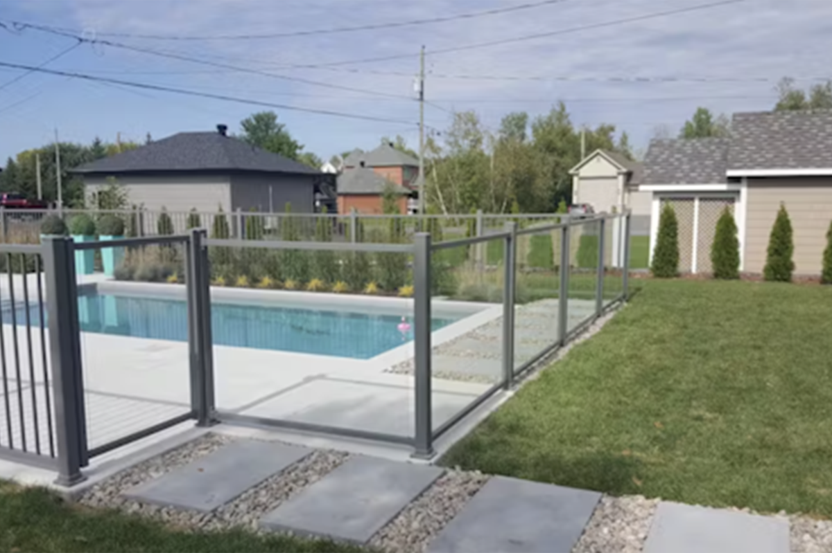 Clôture verre moderne