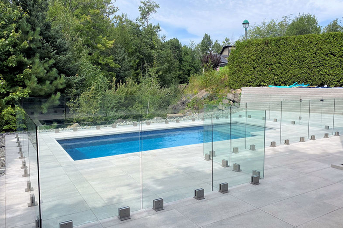 Clôture verre avec pinces